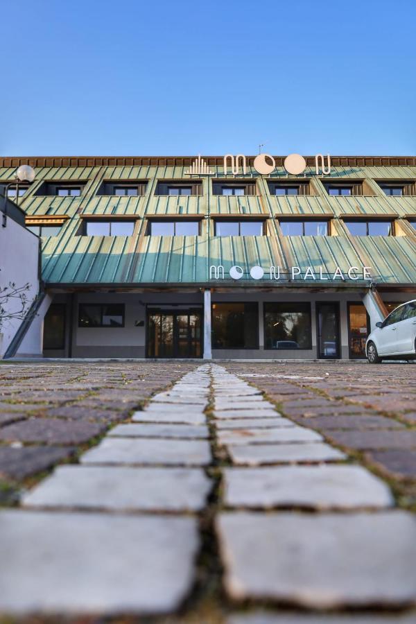 Moon Palace Hotel Arese Exterior foto